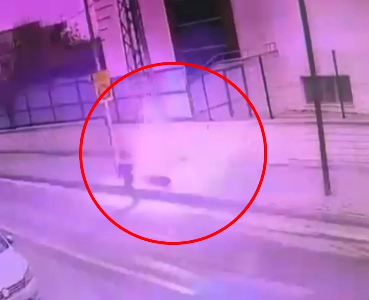 Elektrik direğinden kopan kabloya temas edince akıma kapıldı