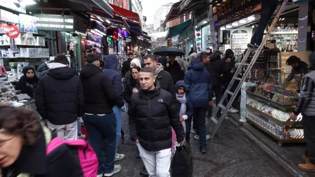 Eminönü\'nde Bayram Yoğunluğu