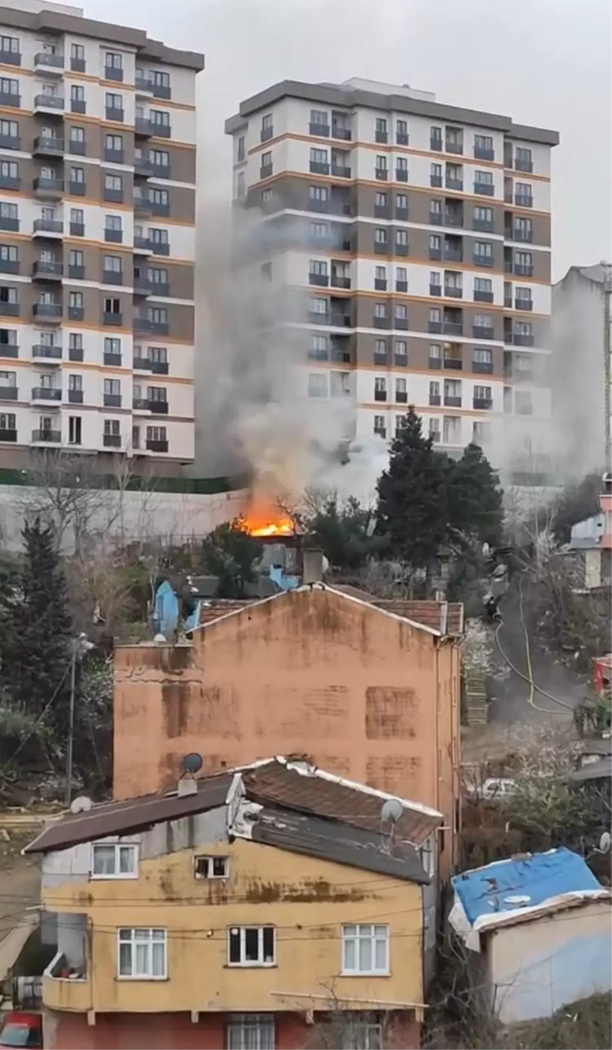 Eyüpsultan\'da Gecekonduda Yangın