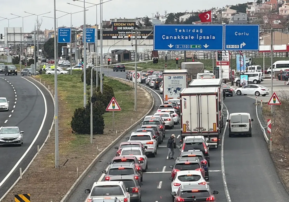 İstanbul-Tekirdağ Yolunda Bayram Yoğunluğu
