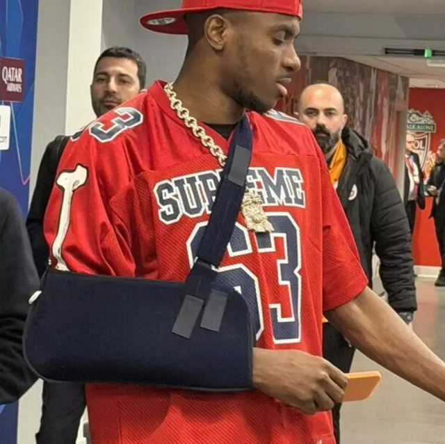 Kolunda kırık tespit edilen Osimhen'in maç sonrası ilk görüntüsü