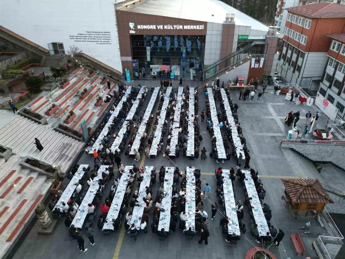 RTEÜ\'de öğrenciler iftarda buluştu