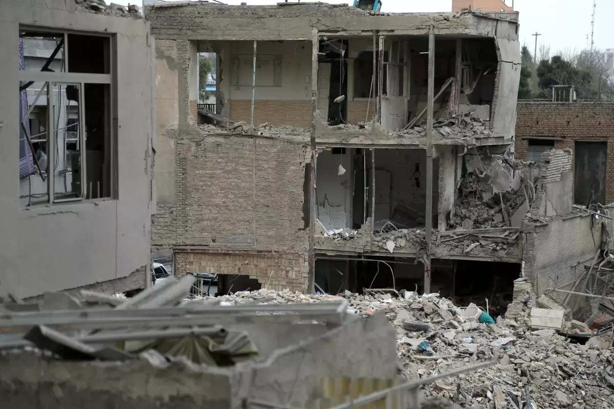 Tacikistan\'dan İran\'a İnsani Yardım