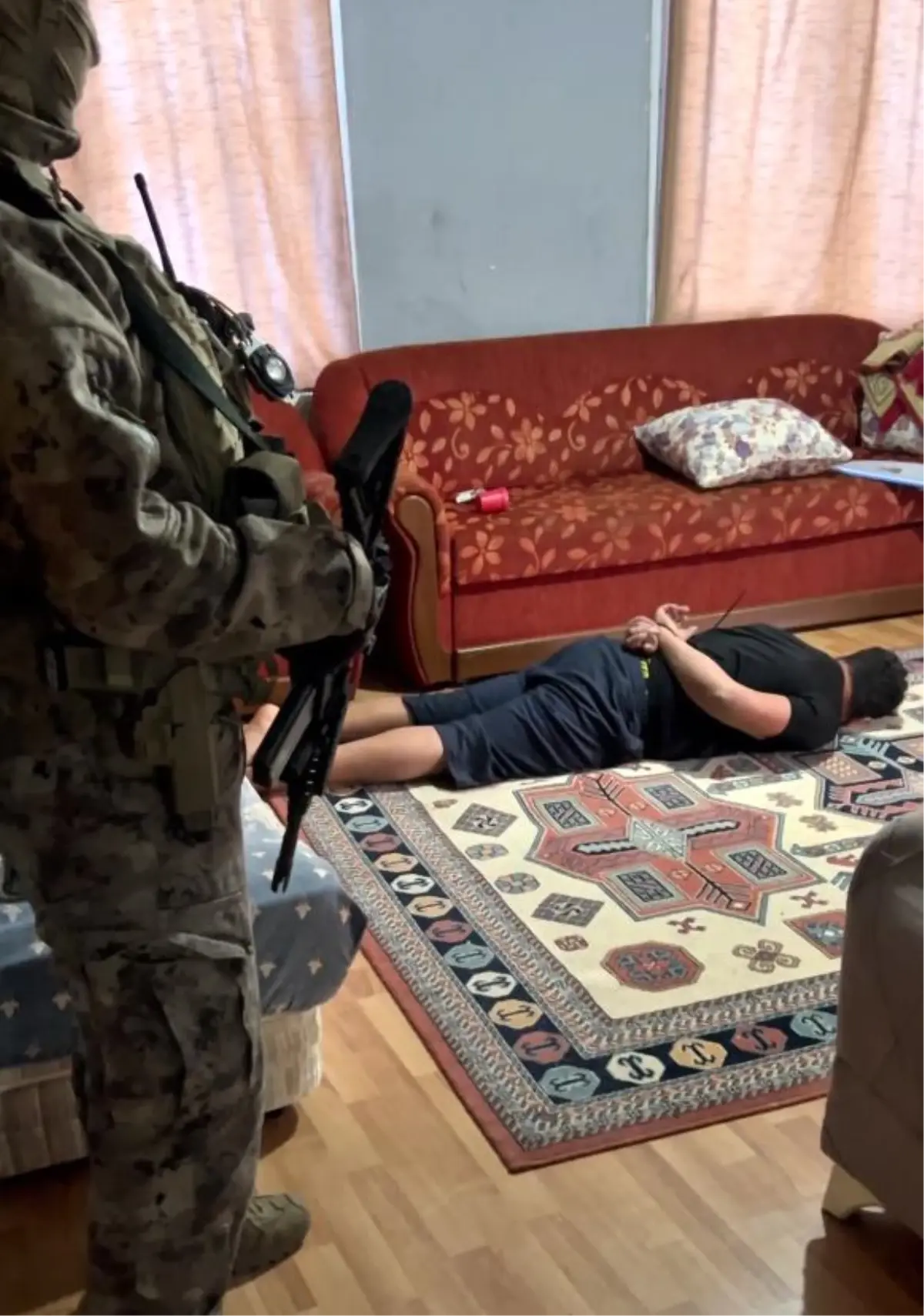 Yalova\'da DEAŞ Operasyonu: 1 Tutuklama, 3 Sınır Dışı