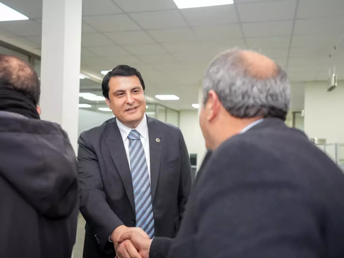 Yılmaz, belediye çalışanlarıyla bayramlaştı