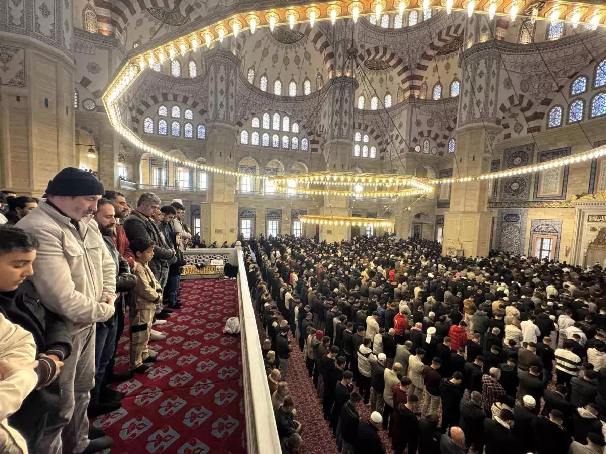 Adana\'da Bayram Namazı Coşkusu