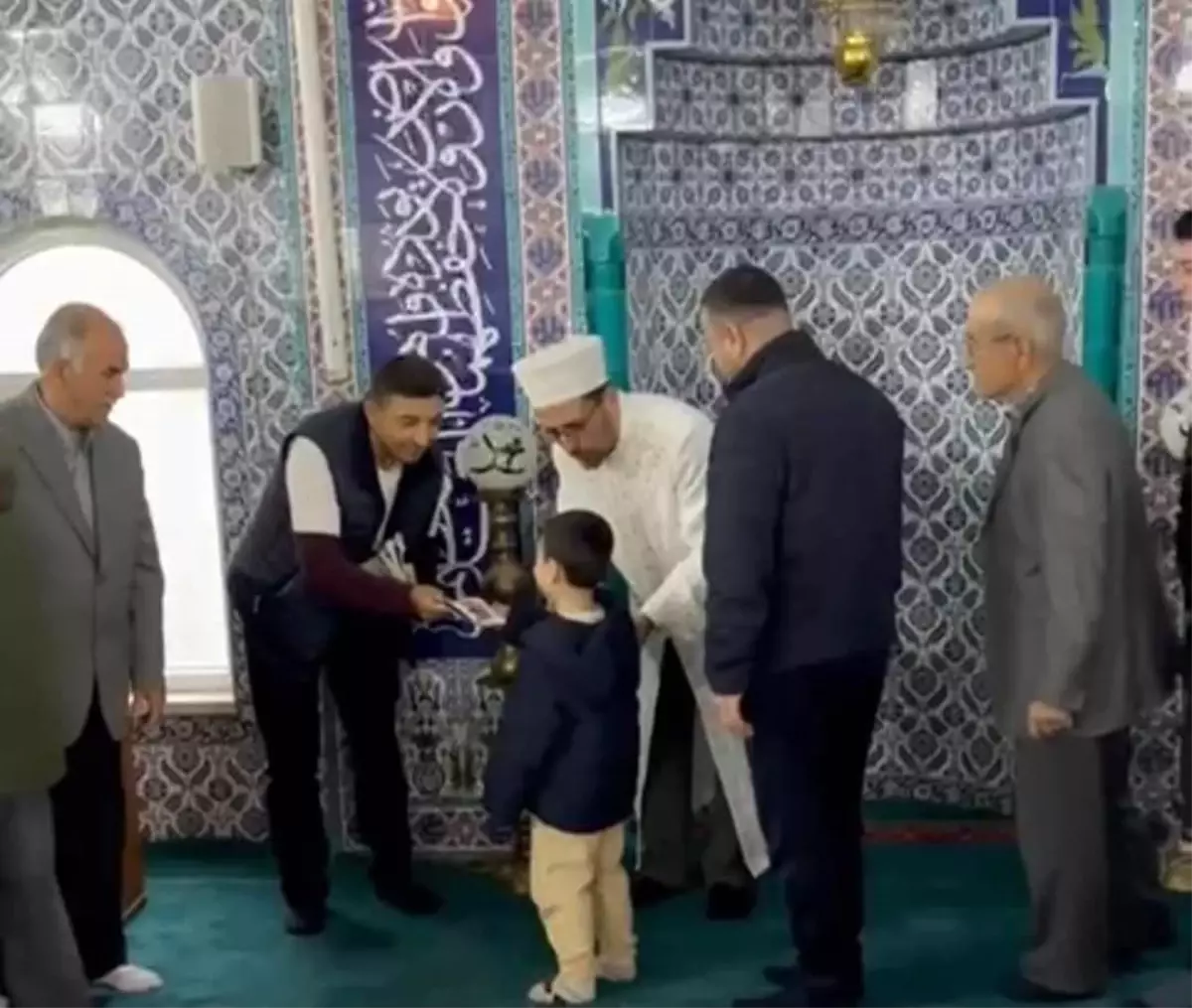 Bayram Namazında Çocuklara Harçlık