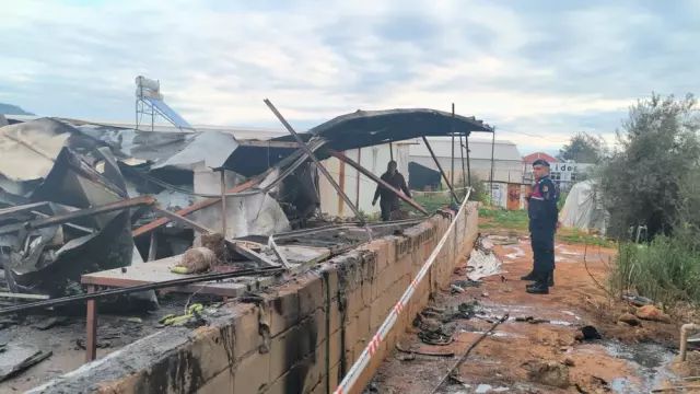 Antalya'da konteynerde yangın; 5'i çocuk 6 ölü