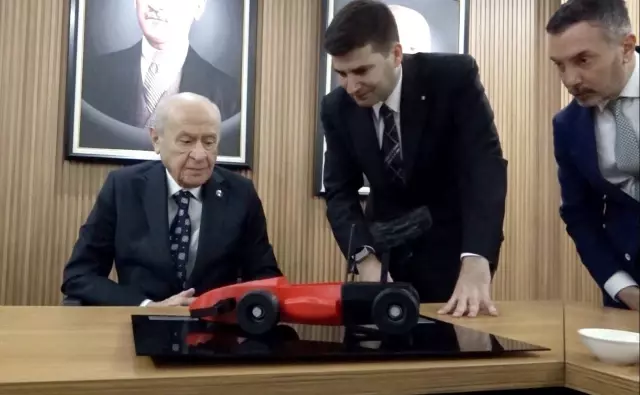 Bahçeli, Ülkü Ocakları'nın yarış arabalarına 'Göktay' ismini verdi Bahçeli, Ülkü Ocakları'nın yarış arabalarına 'Göktay' ismini verdi