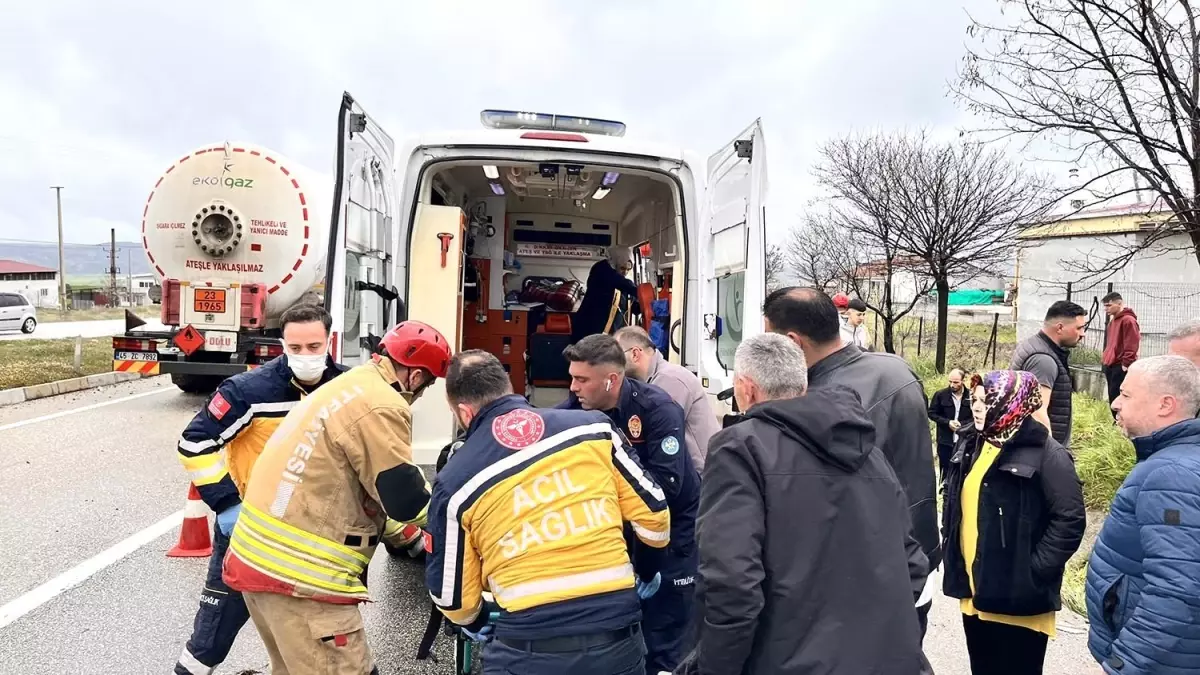 Kula\'da Kazada Genç Sürücü Hayatını Kaybetti