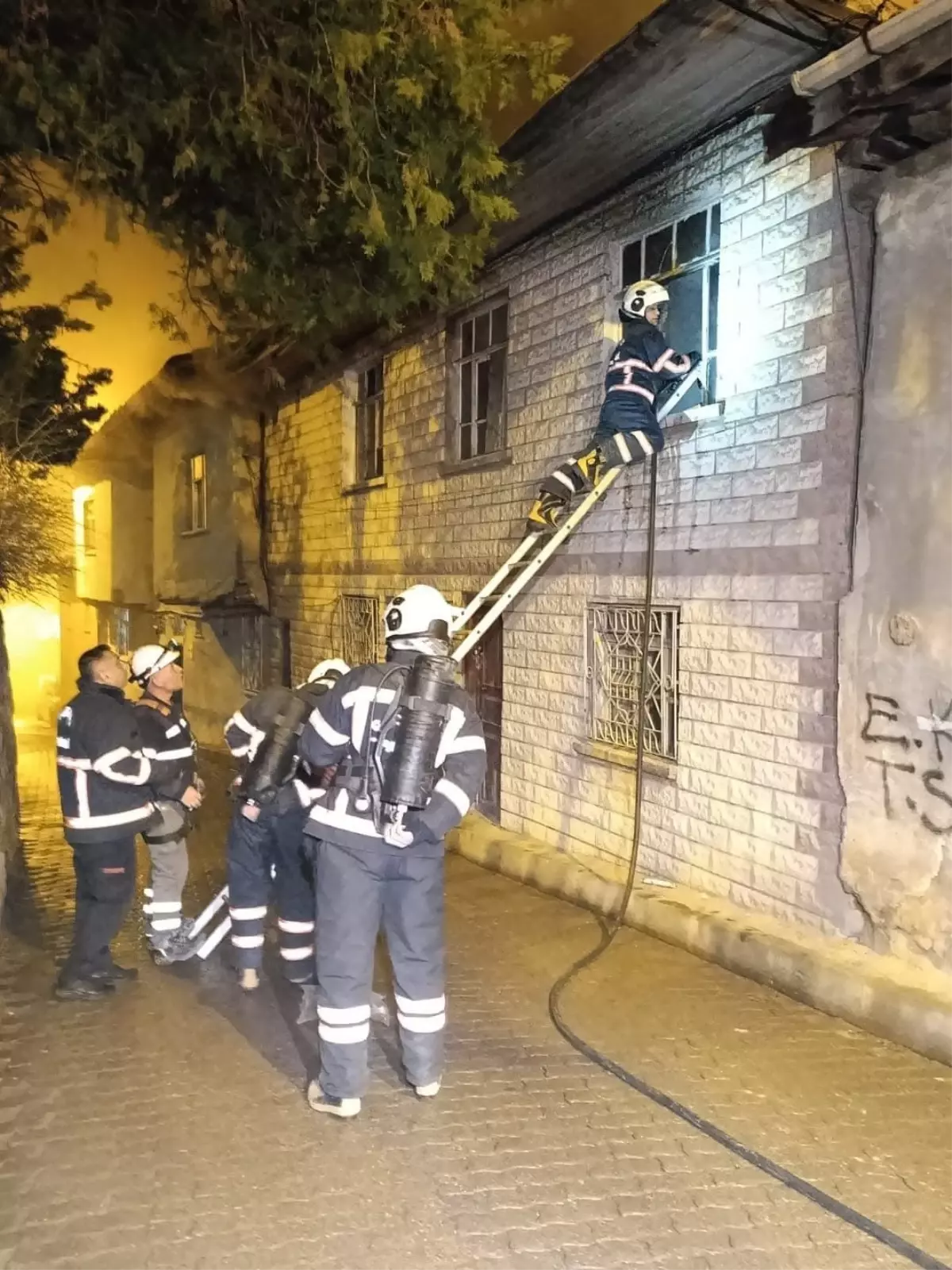 Çankırı\'da Yangın: İki Can Aldı