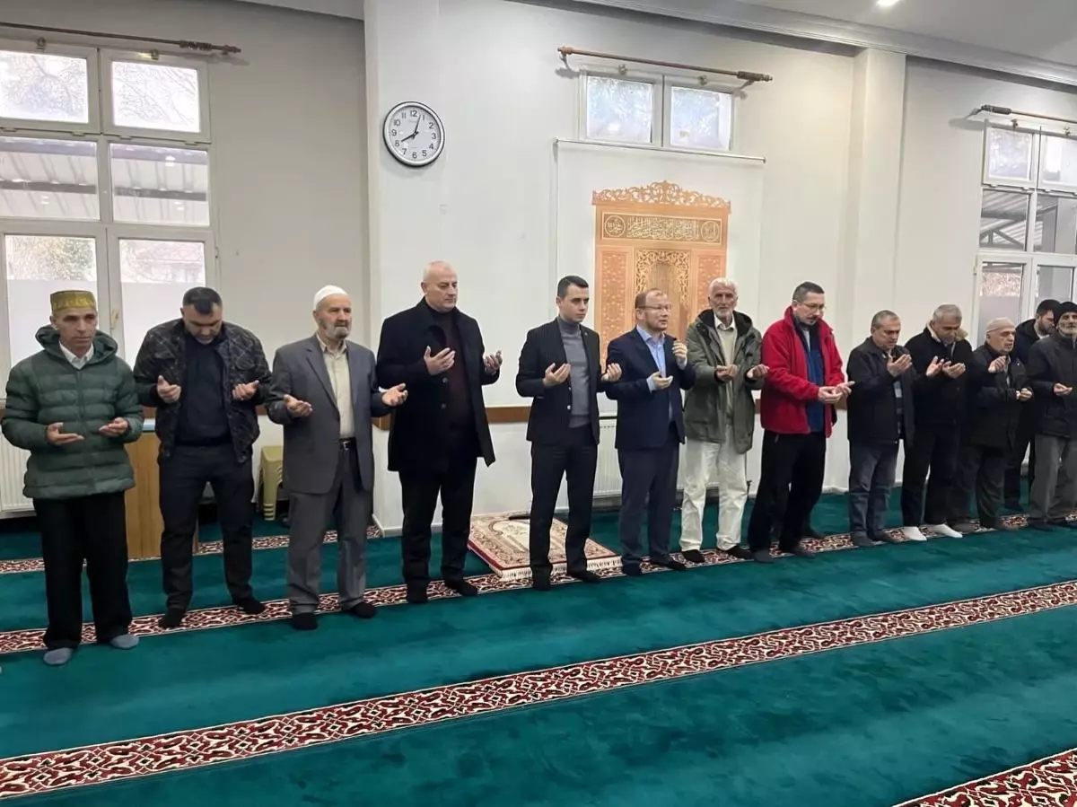 Çilimli\'de bayram coşkusu yaşandı dualar edildi bayramlaşıldı