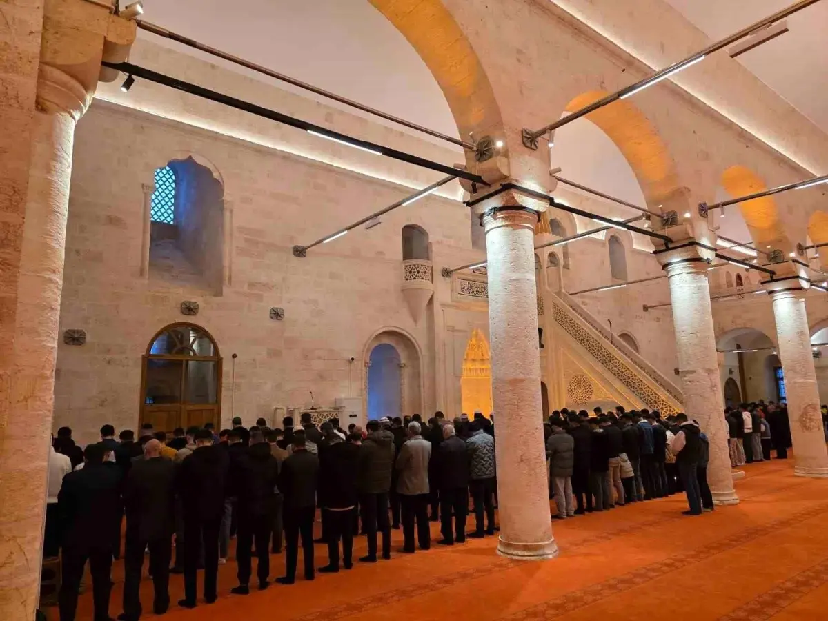Tarihi Selahaddin Eyyubi Camii Yeniden İbadete Açıldı