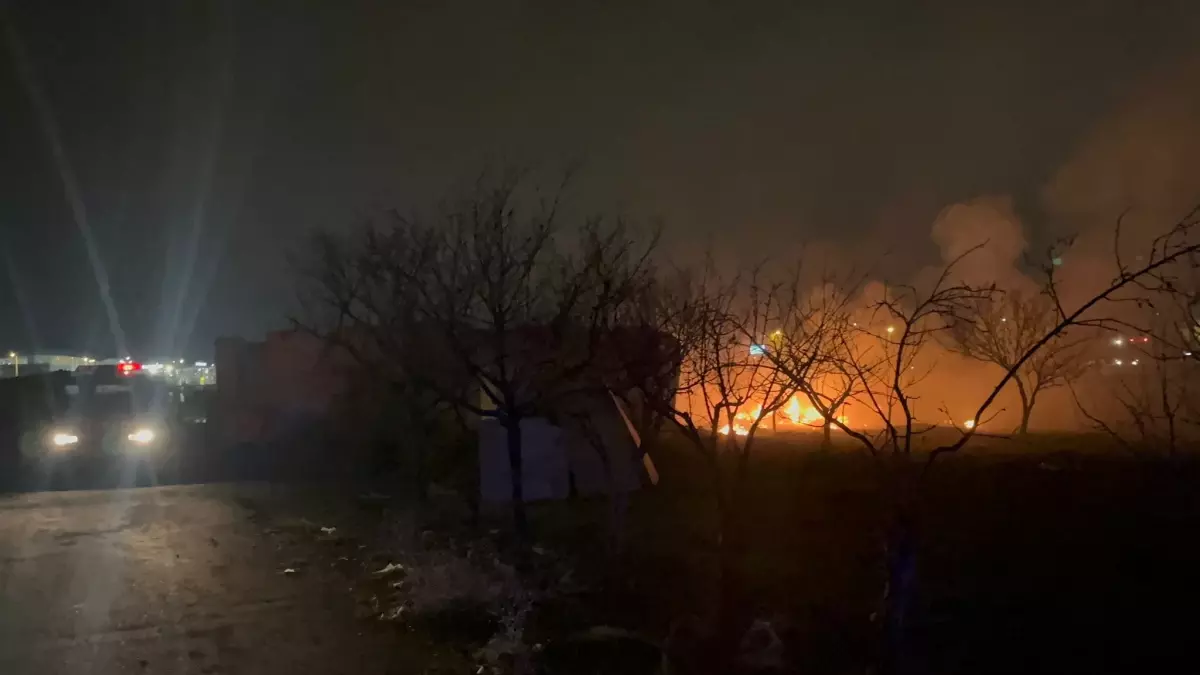 Kayseri\'de Bahçede Yangın