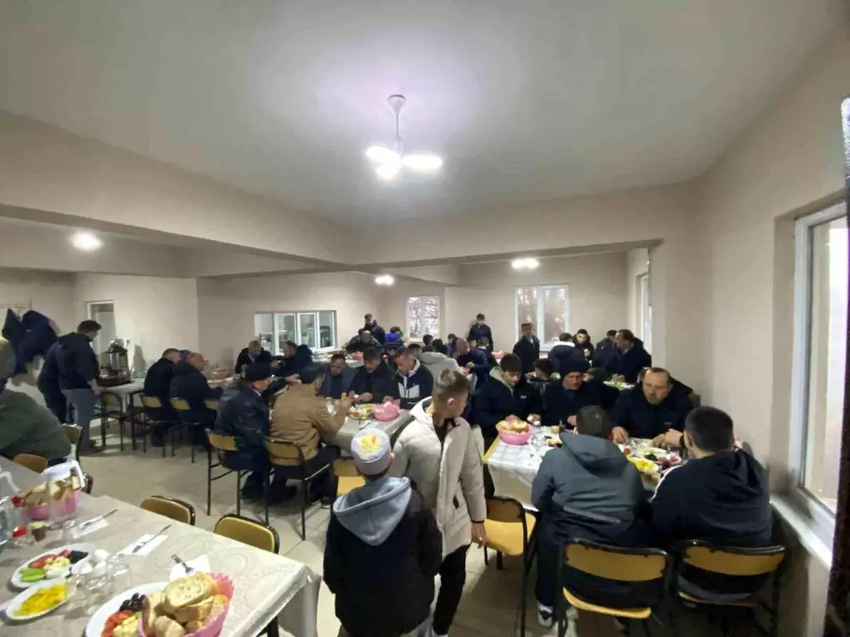 Gebe Köyü\'nde Bayram Sofrası