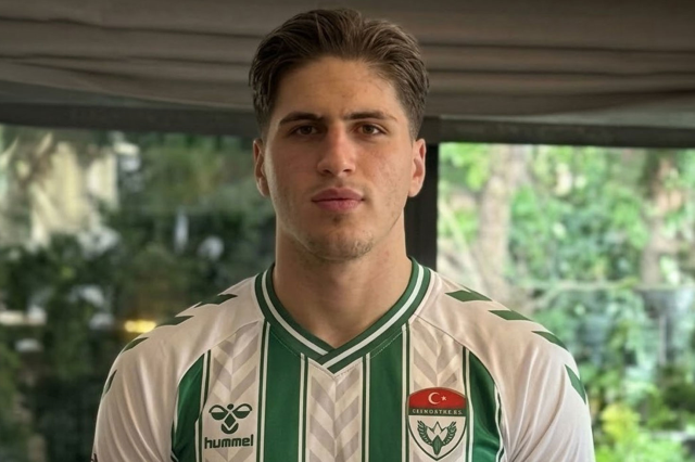 Görüntüler ortaya çıktı! Genç futbolcuyu ölüme götüren saldırıda çakarlı araç detayı Görüntüler ortaya çıktı! Genç futbolcuyu ölüme götüren saldırıda çakarlı araç detayı