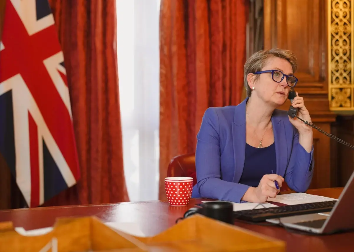 İran Dışişleri Bakanı Arakçi\'den İngiltere\'ye \'askeri üs\' tepkisi