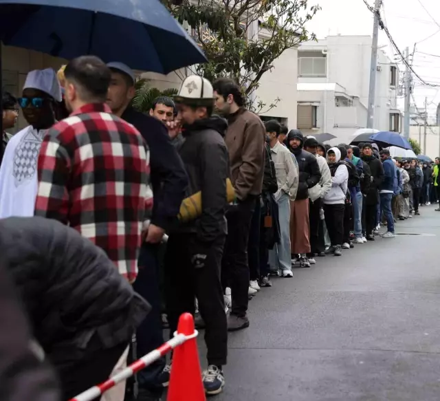 Japonya'daki Tokyo Camii'nde bayram namazı yoğun katılım nedeniyle 5 kez kılındı Japonya'daki Tokyo Camii'nde bayram namazı yoğun katılım nedeniyle 5 kez kılındı