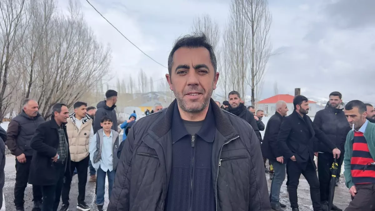 Köprücük\'te Bayram Geleneği Kar Altında Devam Ediyor