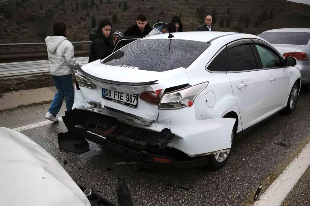 Kırıkkale\'de Zincirleme Kaza: 3 Yaralı