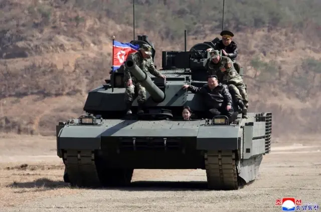 Kuzey Kore'de tank birliklerinin katılımıyla taktik saldırı tatbikatı