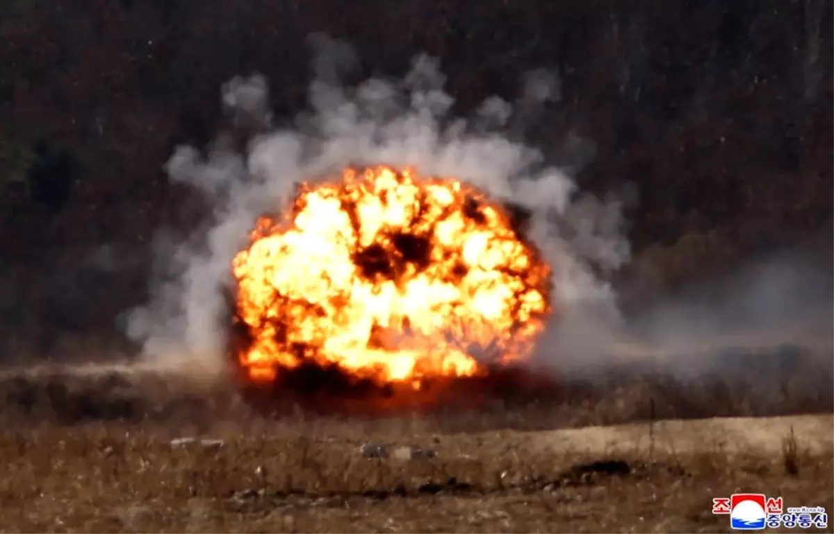 Savaş hazırlığı gibi hamle! Veliahtıyla birlikte tankın başına geçti