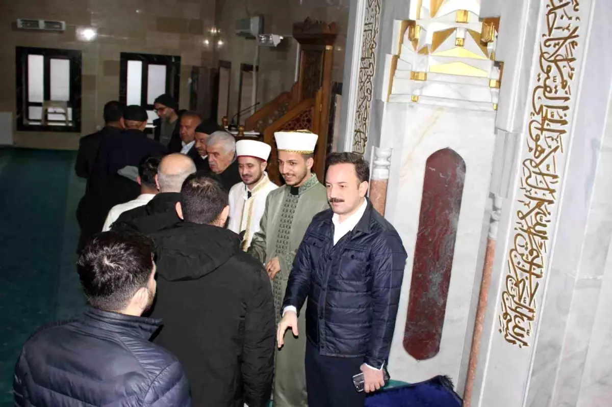 Malazgirt\'te Coşkulu Bayram Namazı