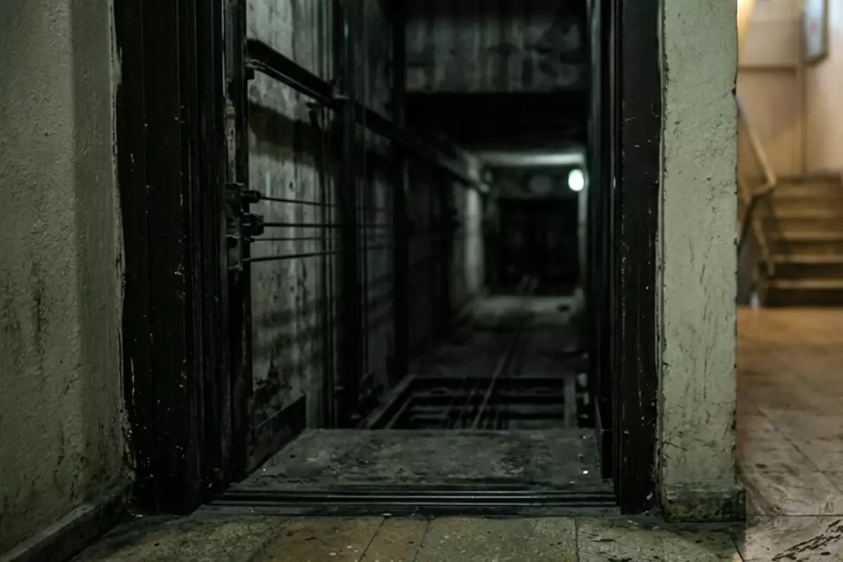 Mardin\'de asansör boşluğuna düşen çocuk yaralandı