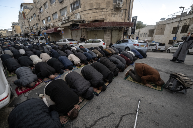 Mescid-i Aksa'da 59 yıl sonra bir ilk! Bayramı zehir eden görüntü