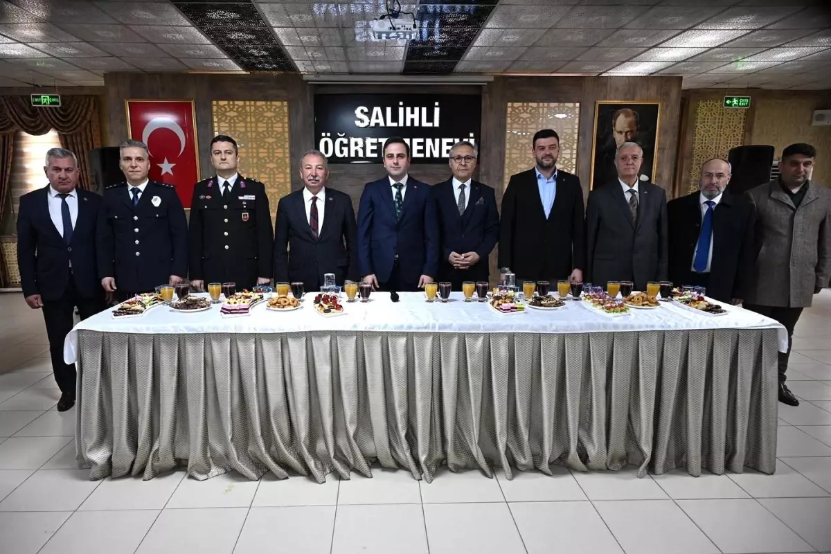 Salihli\'de Bayramlaşma Töreni Düzenlendi