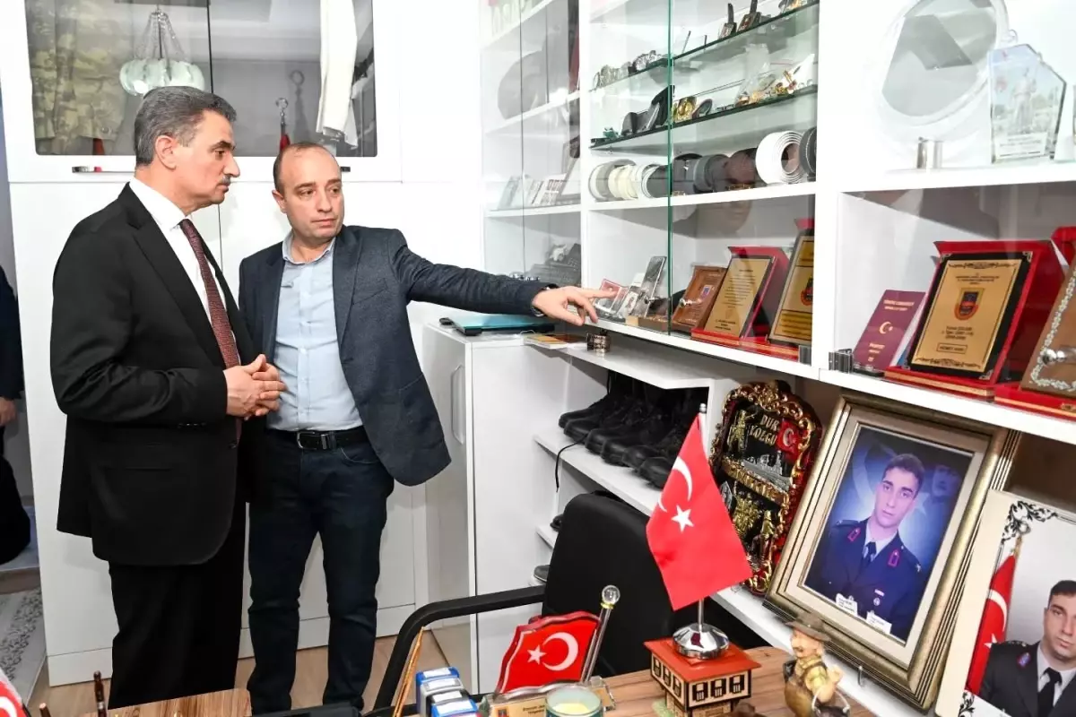 Vali Baruş, Şehit Ailesini Ziyaret Etti