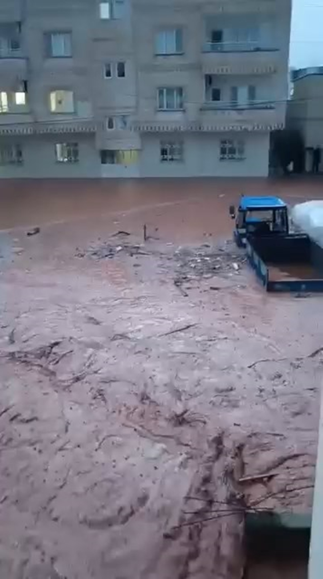 Şırnak'ta sağanak sele dönüştü, dereler taştı, evler sular altında kaldı