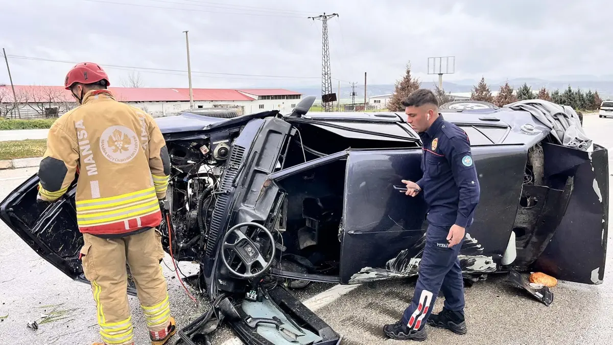 Kula\'da Trafik Kazası: Bir Genç Hayatını Kaybetti