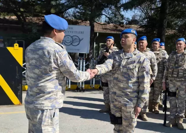 Telefondan annesiyle bayramlaşan Mehmetçik'in duygu dolu anları