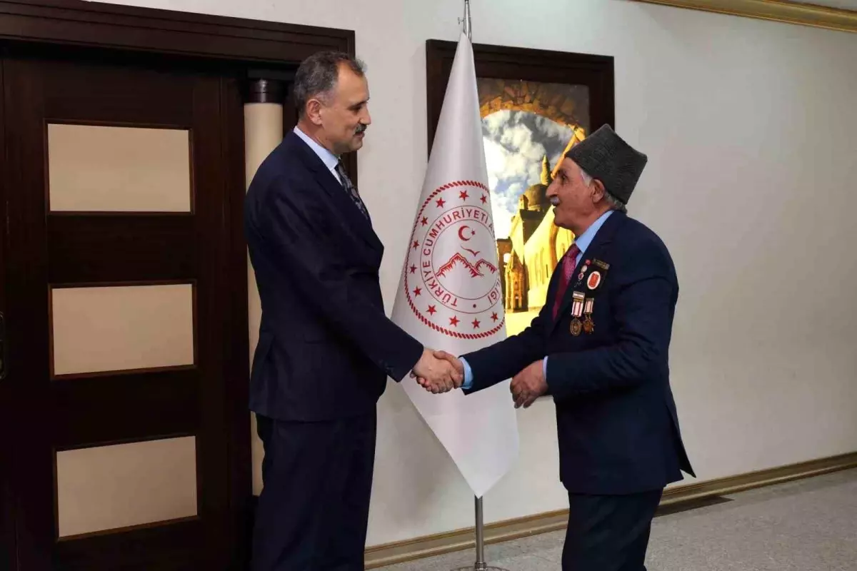 Vali Bozkurt bayramlaşma programında vatandaşlarla buluştu