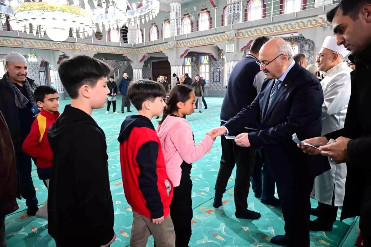 Vali Köşger, Bayramda Halkla Buluştu