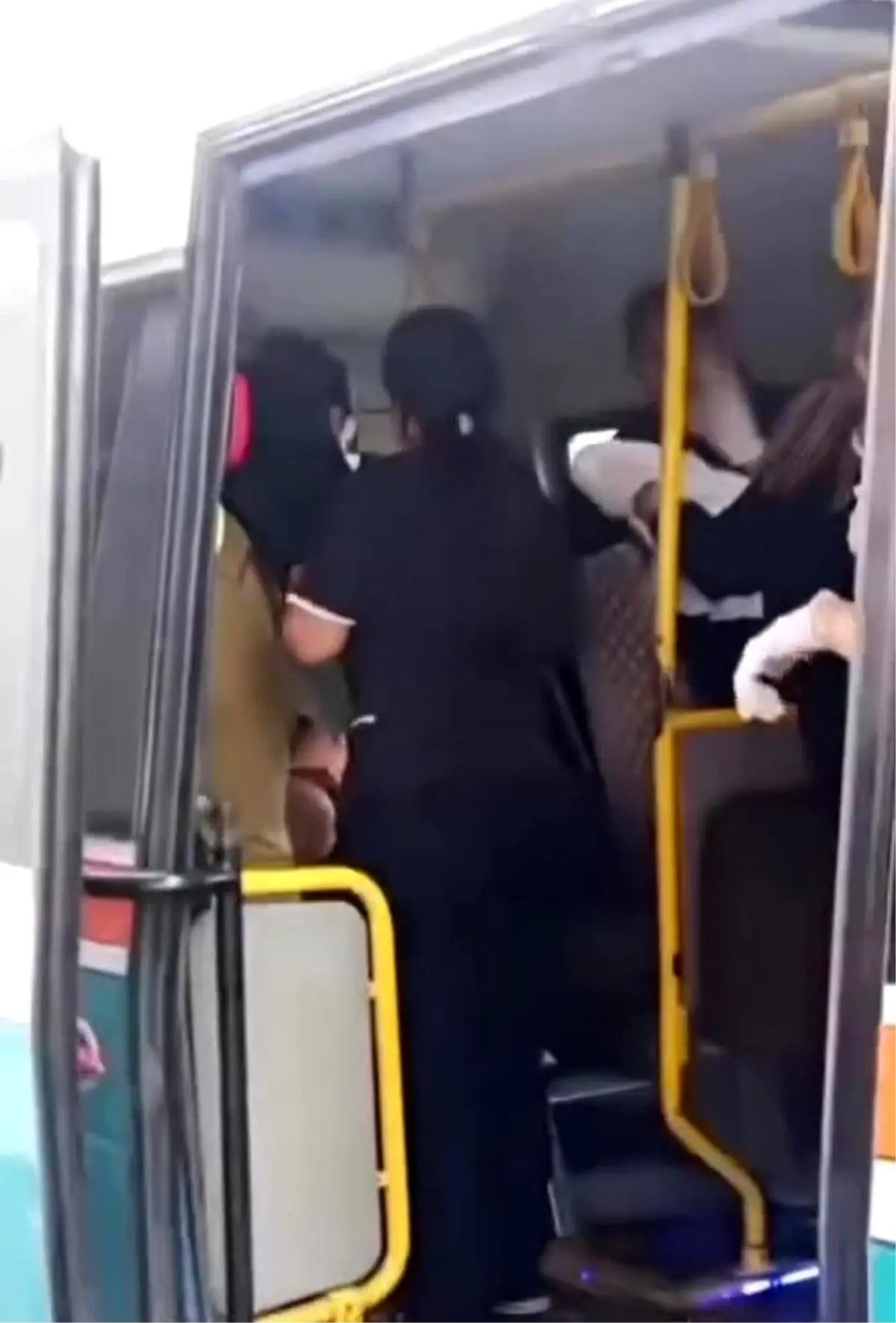 İzmir\'de Minibüste Doğum Gerçekleşti