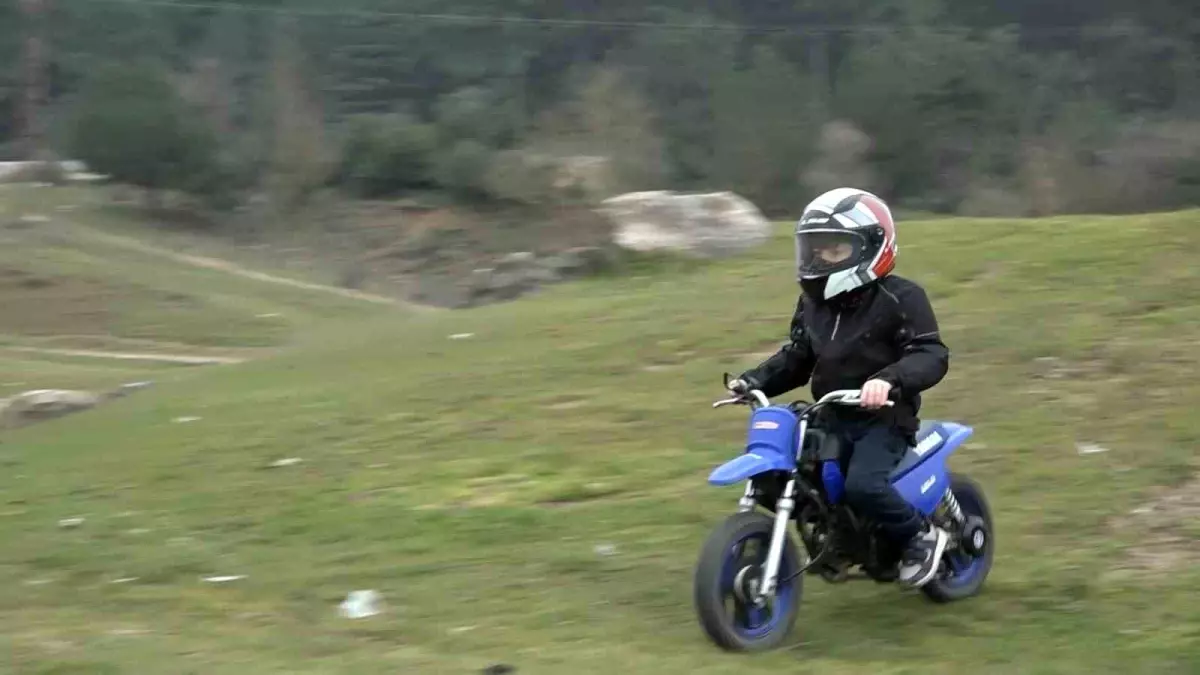 Küçük Motosikletçi Kerem Pistlere Hazırlanıyor