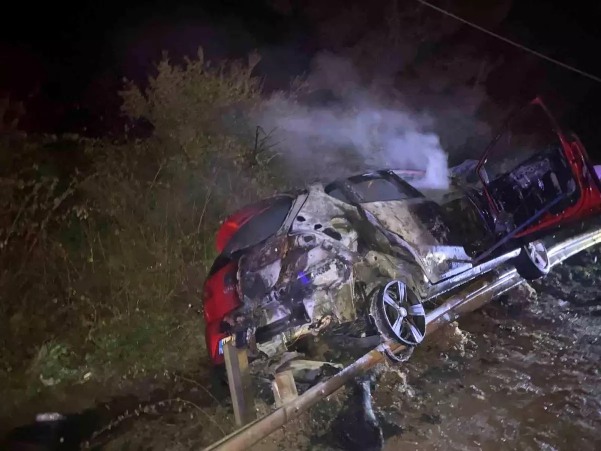 Alkollü Sürücü Kazada Araç Yaktı