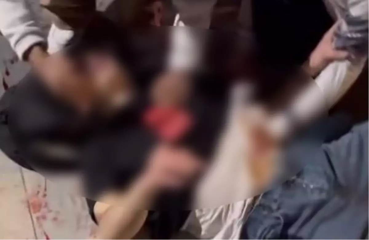 Yenimahalle\'de Metro Çıkışında Kavga: 2 Yaralı, 3 Gözaltı