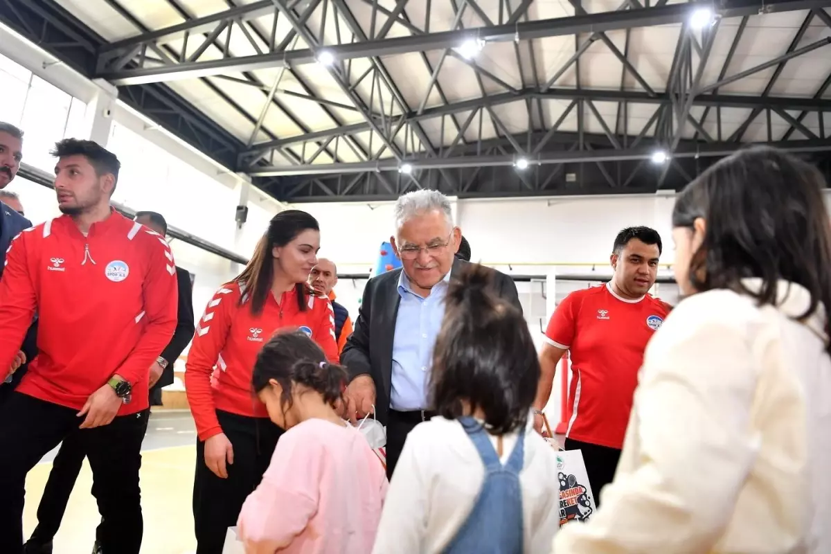 Başkan Büyükkılıç, Sevgi Evleri\'nde düzenlenen bayramlaşmaya katıldı