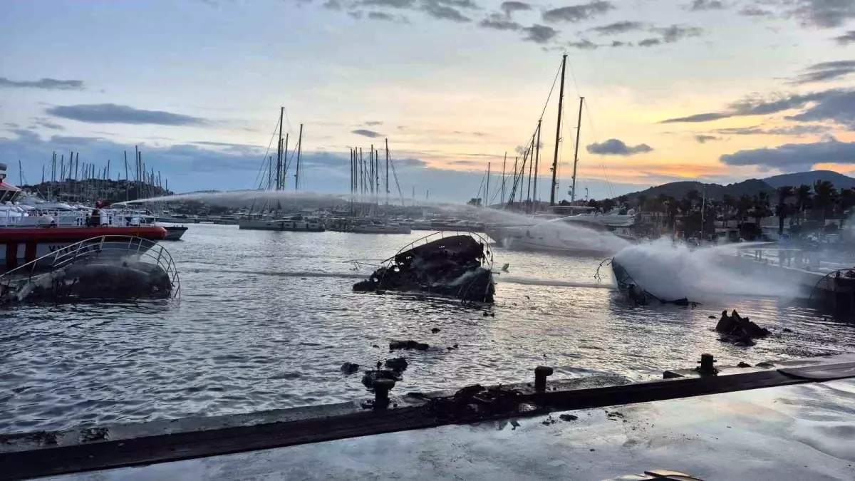 Bodrum\'da 7 motoryat yanarak battı