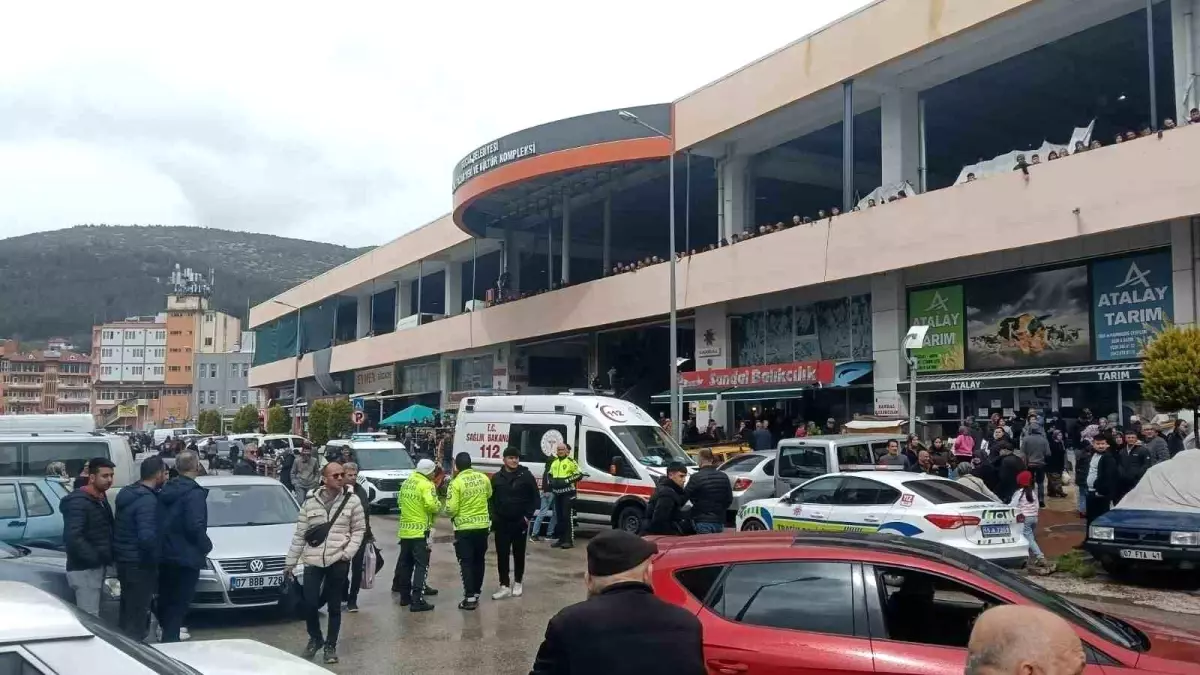 Bucak\'ta Bıçaklı Kavga: 2 Tutuklandı