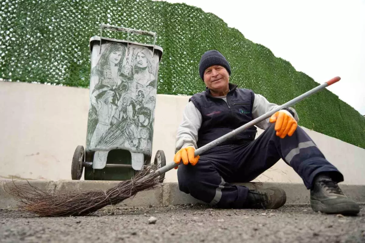 Çöpçüler Kralı\'nda Kemal Sunal için mikrofon olan süpürge, onun elinde kaleme dönüştü