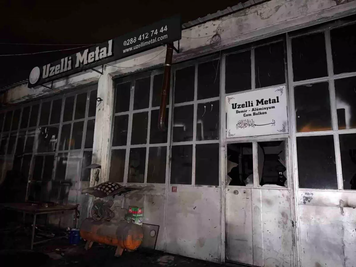 Lüleburgaz\'da demirci dükkanında patlama: 1 ölü, 2 yaralı