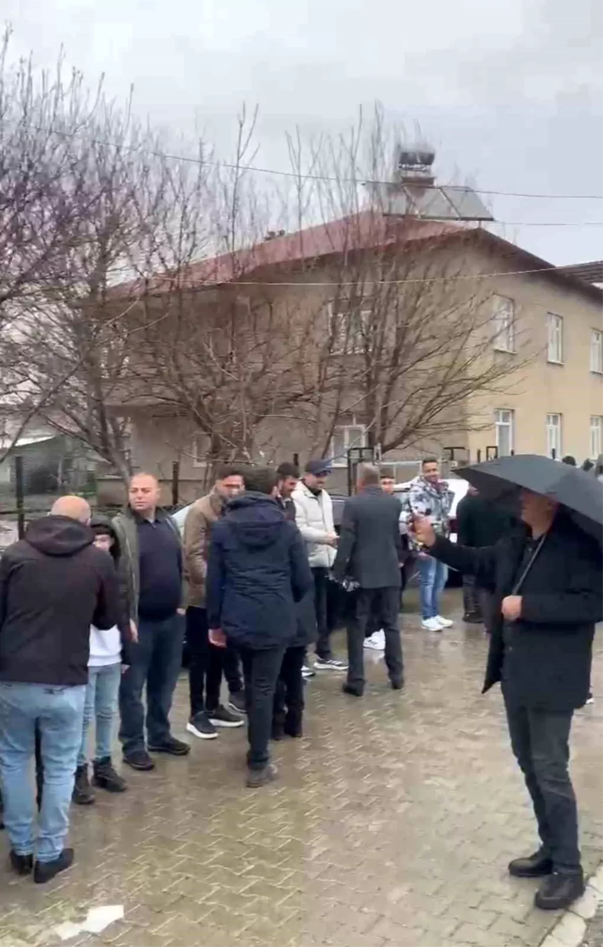 Kovancılar\'da Asırlık Bayramlaşma Geleneği