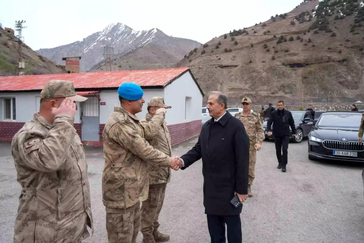 Vali Taşyapan\'dan Jandarmaya Bayram Ziyareti