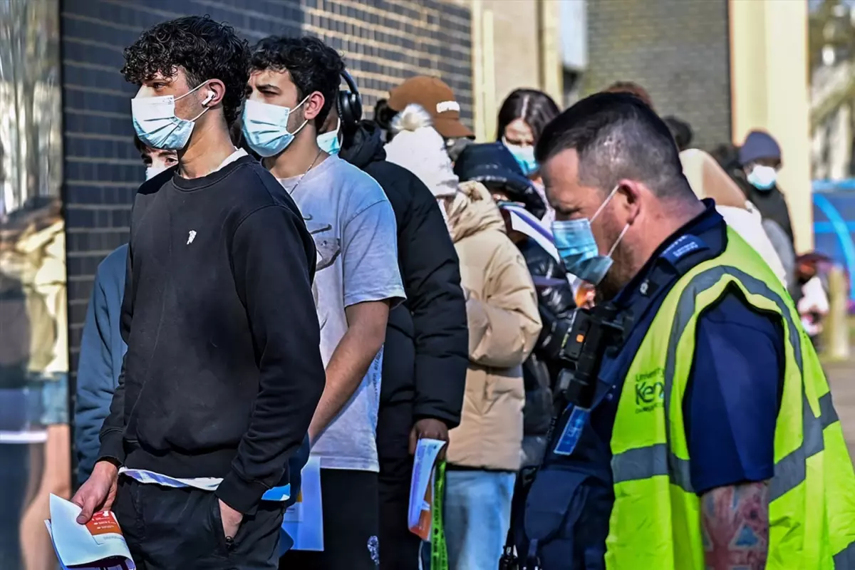 İngiltere\'de korkutan salgın! Uzmanlar "süper bulaşma" diyerek uyardı