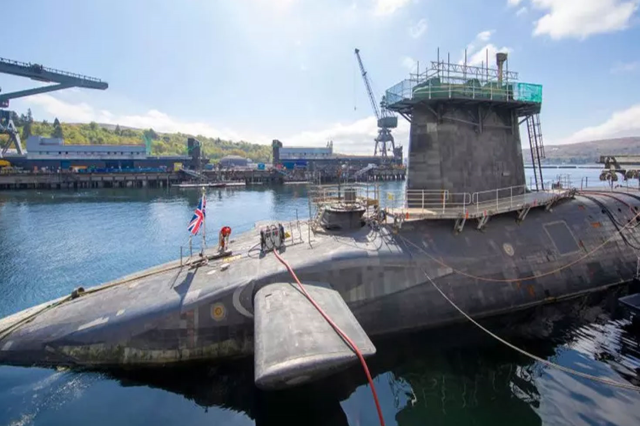 İngiltere'de nükleer denizaltıların bulunduğu üsse girmeye çalışan 2 kişiye gözaltı