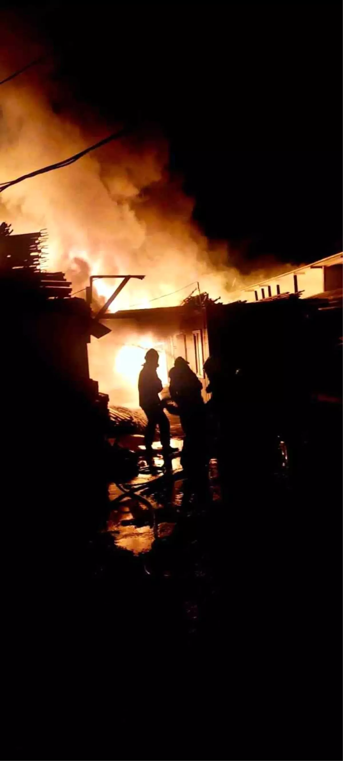 Bodrum\'da Konteyner Yangını